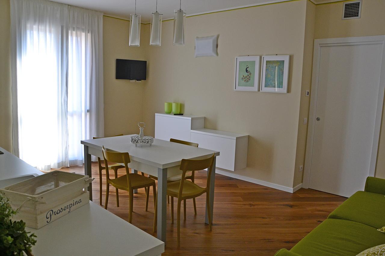 Residenza Diana Apartment ตอสโกลาโน มาแดร์โน ภายนอก รูปภาพ