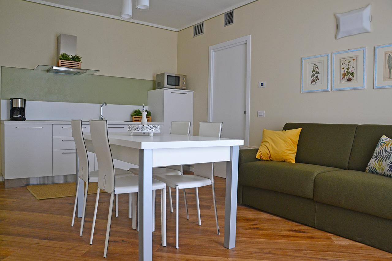 Residenza Diana Apartment ตอสโกลาโน มาแดร์โน ภายนอก รูปภาพ